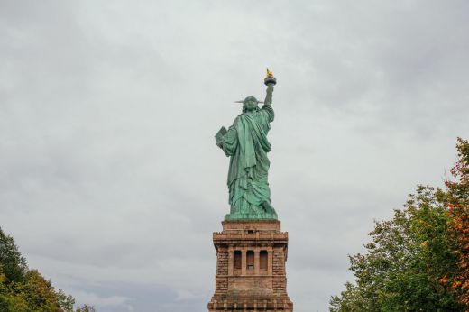 Zsidó aktivisták megszállták a New York-i Szabadság-szobrot, hogy tűzszünetet követeljenek