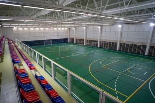 Lázári. Kora tavasszal kezdődik meg az új sportcsarnok építése és a kúria felújítása is
