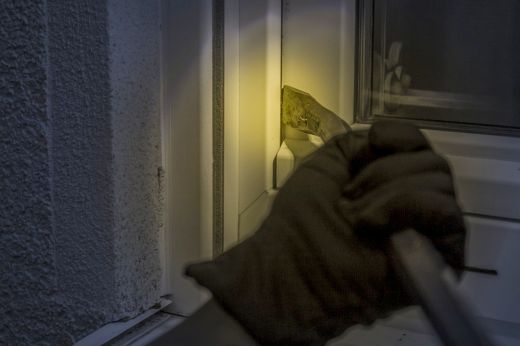 Házakba tört be, majd az utolsó lejig eljátszotta a lopott pénzt