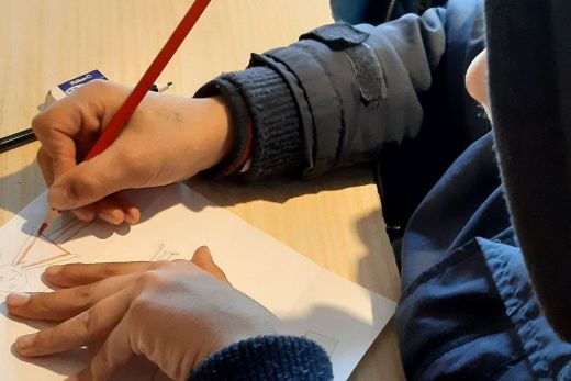 Tanítás után még munkát vállal, hogy ne szüleitől kelljen zsebpénzt kérnie