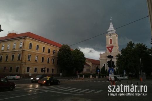 Záporokra, zivatarokra figyelmeztet az Országos Meteorológiai Szolgálat