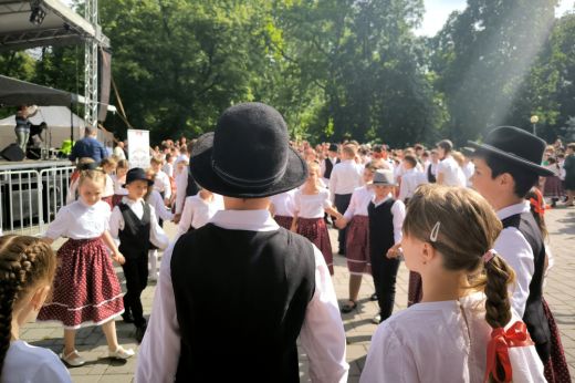 Rekordszámú résztvevő perdült táncra az idei Jeles Piros Pünkösd Napján néptáncgálán