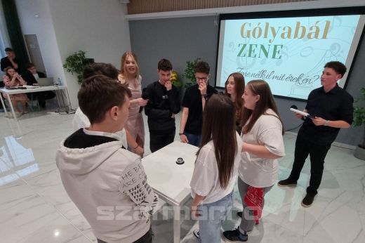 Zene nélkül mit érek én: bulizós gólyabál a Hám János Líceumban - KÉPGALÉRIA, VIDEÓ