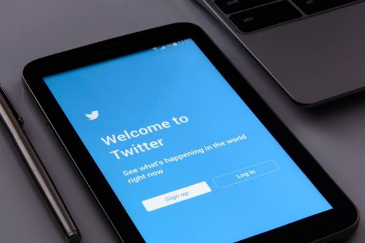34 év börtönre ítéltek egy nőt Twitter-bejegyzései miatt
