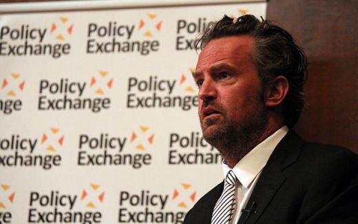 Meghalt  Matthew Perry, a Jóbarátok Chandlerje