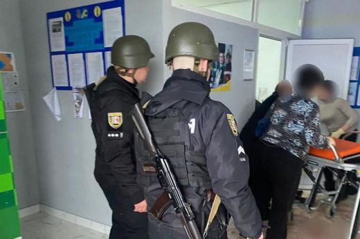 Kárpátalja: gránátokat robbantottak egy községi tanács épületében. Sokan megsérültek - VIDEÓ