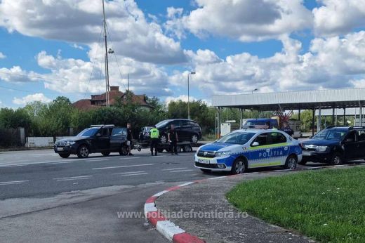 Nagyszabású razzia a határ mentén: több száz embert és autót ellenőriztek