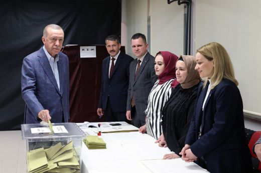 Erdogan vezet az elnök- és parlamenti választáson