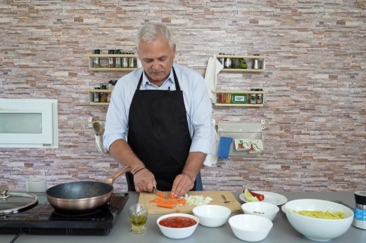 Nem áprilisi tréfa: főzős YouTube-csatornát indított Liviu Dragnea