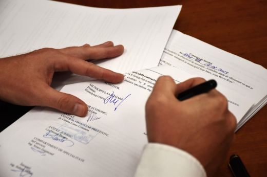Több mint 9 millió lejből bővítik a Pirosberek ivó- és szennyvízhálózatát