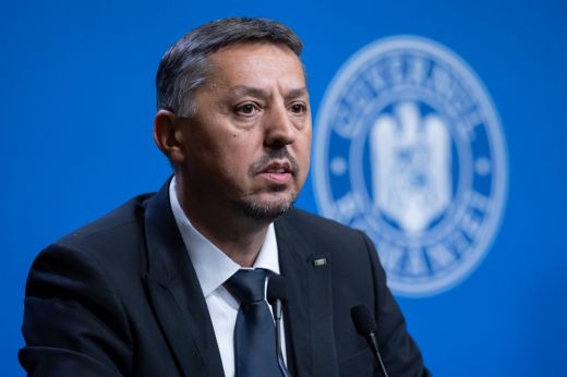 Daniel David lemond fizetése 25 százalékáról és ösztöndíjak finanszírozására irányítja át