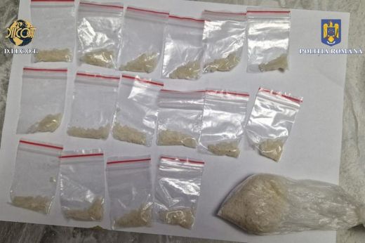 Mintegy 3,2 kilogramm kábítószert foglaltak le a hatóságok a DIICOT és a rendőrség szerdai nagyszabású akciója keretében
