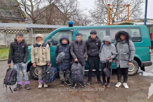 Vietnámi migránsokat kapcsoltak le Nagykároly közelében a határőrök