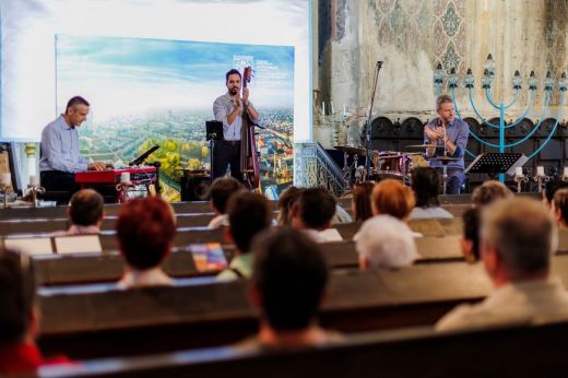 Elkezdődött a Samfest Jazz&Wine - Sárik Péter Trió dzsessz dallamaitól volt hangos a zsinagóga