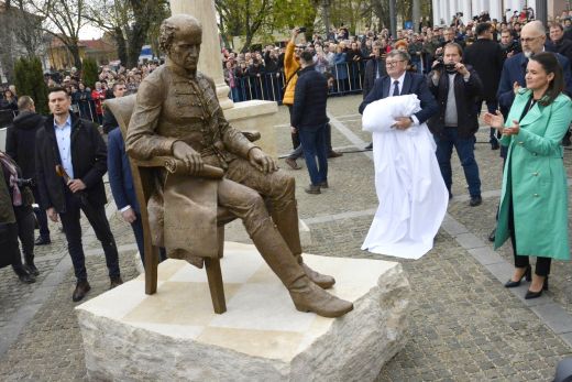Nagykárolyi szoboravatás: továbbra sem csitulnak az indulatok