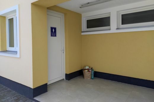 A körgyűrűt lehet használni, a mosdókat még nem