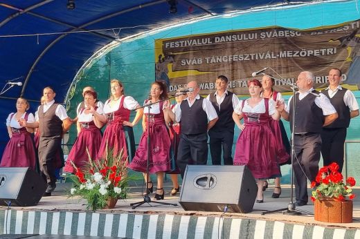 Kisdengeleg - az utolsó svábul beszélő falu. Hagyományteremtő fesztivál vasárnap