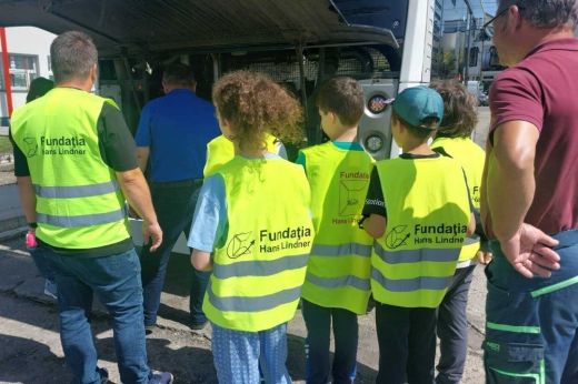 Az Aktív Vakáció program keretében a szatmárnémeti tömegközlekedési vállalathoz látogattak a gyerekek