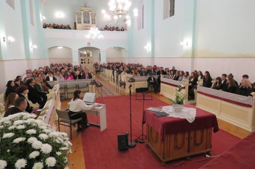 Délelőtt emléktáblaavatás, délután jótékonysági alkalom Mikolában