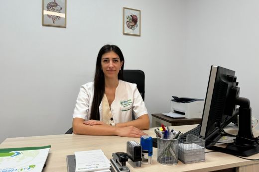 A Korall Klinika kibővítette szerződését az Egészségügyi Biztosító Házzal (CNAS), hogy a gasztroenterológiai szakterületet is magába foglalja.  A betegek küldőpapírral is fordulhatnak Dr. Carina Hoteához