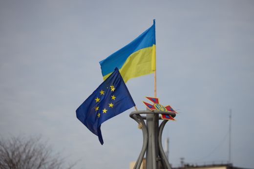 Herszonban hivatalosan felvonták az ukrán zászlót