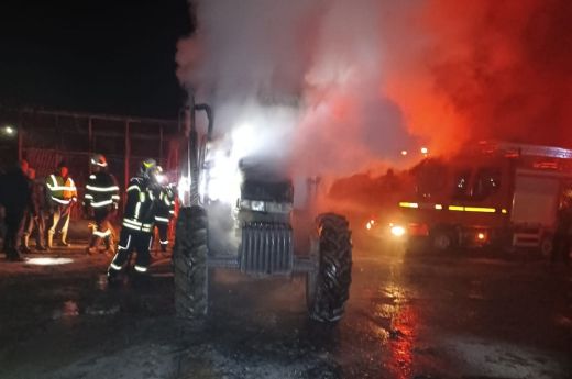 Lángra kapott egy traktor Szamosberencén