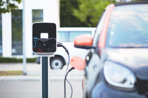 Hatályba lépnek a kínai elektromos járművekre kivetett uniós importvámok