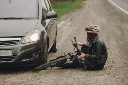 Először egy biciklist, majd két gyalogost gázolt el a 83 éves sofőr. Ketten életüket vesztették