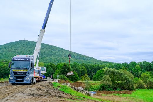 Ütemterv szerint halad a majdlesztanyai Tálna híd felújítása – már emelik be a gerendákat