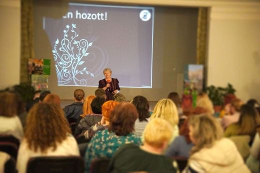 Uzsalyné Pécsi Rita tartott előadást A gyermekkor életfeladatai címmel