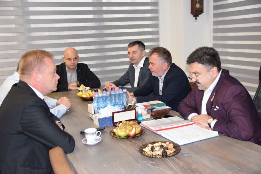 A gazdatüntetések nyomán Szatmár megyében tárgyalt az Országos Állategészségügyi és Élelmiszer-biztonsági Hatóság alelnöke