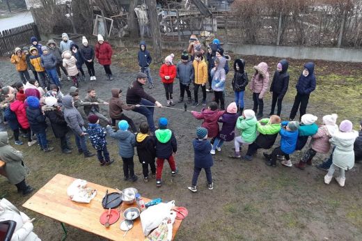 „Jöjjön a tavasz, vesszen a tél!“ - Farsang vége az avasújvárosi Falumúzeum udvarán