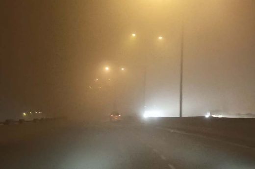 Sűrű köd borítja az indiai fővárost, meghosszabbították a téli szünetet az iskolákban