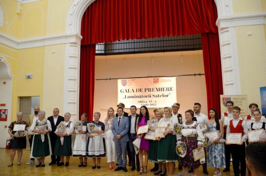 Falvak mécsesei: közösségünk kiemelkedő tagjait díjazták az Iparosotthonban