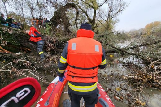 Holttest miatt riasztották a Szamos-partra a szatmári tűzoltókat
