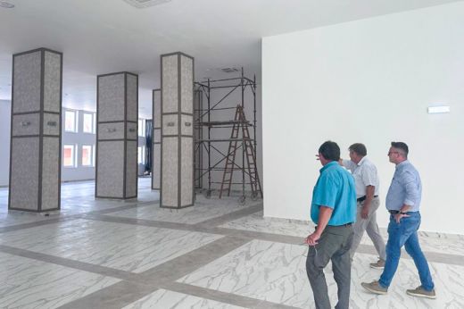 Avasújváros. Mozgószínpad és  modern technika a megújult kultúrotthonban