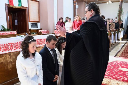 Szívetek ajtaja előtt! – Virágvásárnap és konfirmáció Ugocsában