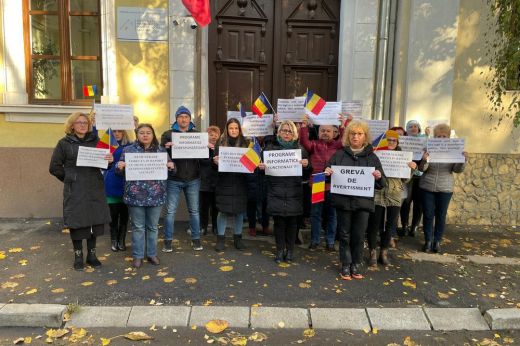 Figyelmeztető sztrájkot tartottak szerda délelőtt az AJPIS munkatársai