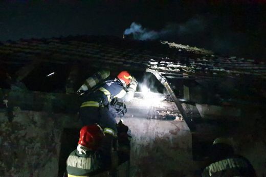  Tűz volt hajnalban Borválaszúton. Két tűzoltókocsi vonult a helyszínre