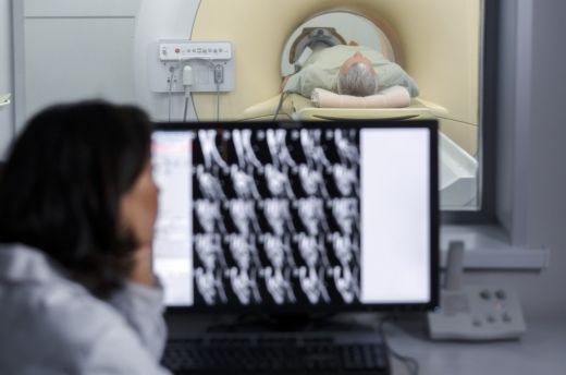 Szeptembertől megszűnik a társbiztosítotti státus. Ennyit kell ezentúl fizetni az érintetteknek