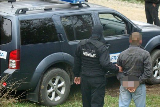 Letöltendő börtönbüntetésre ítélt férfit fogtak a petei határőrök