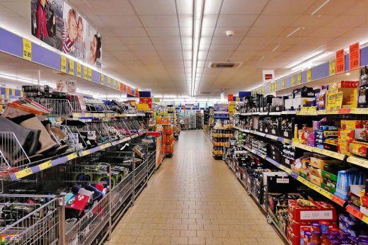 Felmérés: ennyien értenek egyet a hipermarketek és a szupermarketek hétvégi zárvatartásával