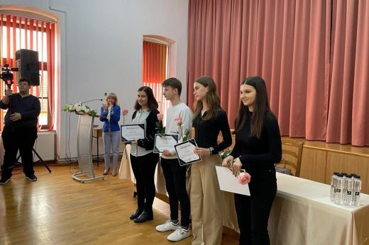 Pénzjutalomban részesültek a 10-esre vizsgázó Szatmár megyei diákok