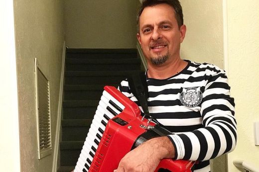 Egy évvel a felesége halála után újra párra lelt Márió, a harmonikás