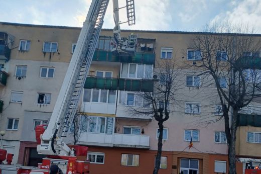 Egy 60 év körüli férfit holtan találtak, a vele élő idős asszonyt kórházba szállították
