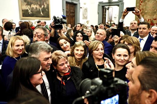 Ciolacu bocsánatot kért az Olaszországban élő romániaiaktól, amiért el kellett hagyniuk Romániát