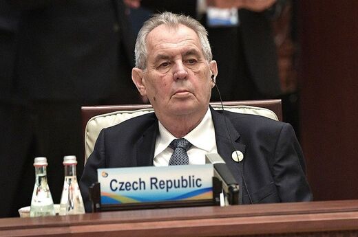 Putyint bíróság elé kell állítani a cseh államfő szerint
