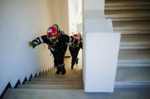 210 lépcsőfok, 35 kilós felszerelésben – Tizenegyedik alkalommal szervezik meg a tűzoltók versenyét