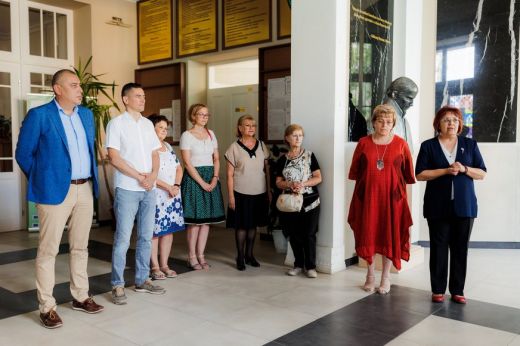 A Kölcsey Ferenc Főgimnázium előcsarnokában vette kezdetét a Véndiáktalálkozó. Szombaton fiatalos programkavalkáddal vár a rendezvény