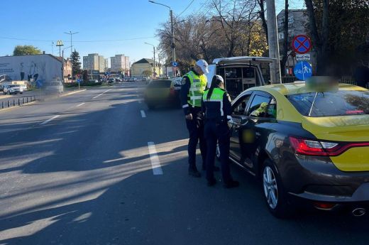 Keményen odavágtak a rendőrök a taxisoknak